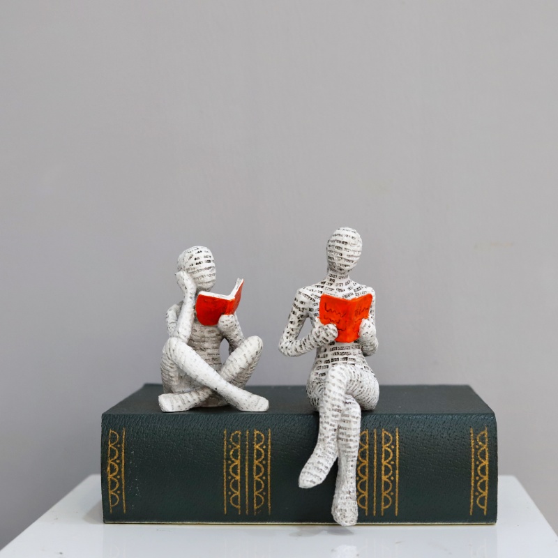 Resin Art Workshop - 1Pc, Reading Paper Pulp Woman Thinker