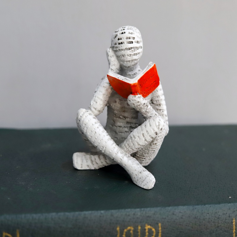 1Pc, Reading Paper Pulp Woman  - огляд і ціна Resin Art Workshop
