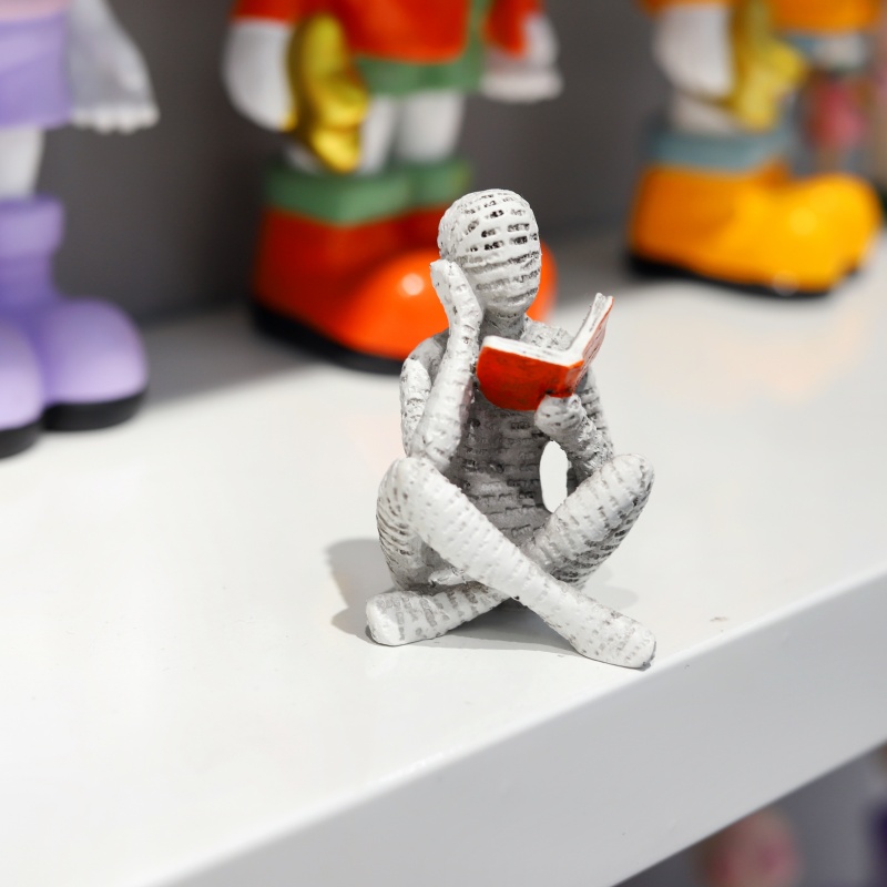 1Pc, Reading Paper Pulp Woman  - огляд і ціна Resin Art Workshop